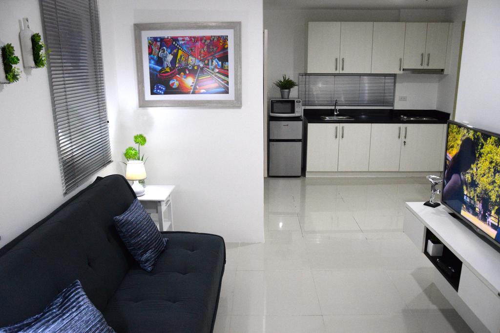 Jazz Makati Luxury Apartment Манила Экстерьер фото