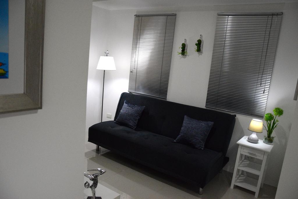 Jazz Makati Luxury Apartment Манила Экстерьер фото