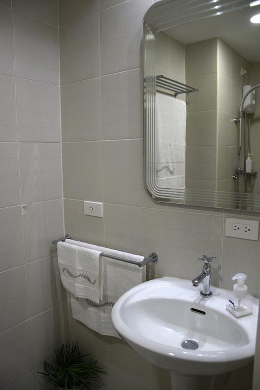 Jazz Makati Luxury Apartment Манила Экстерьер фото