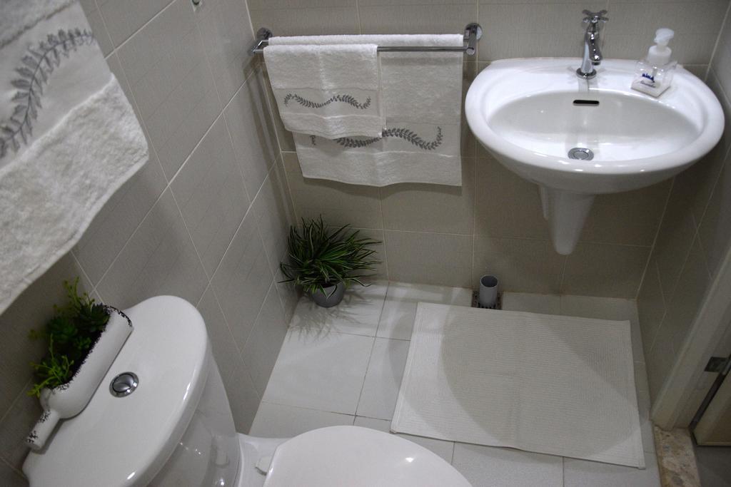 Jazz Makati Luxury Apartment Манила Экстерьер фото